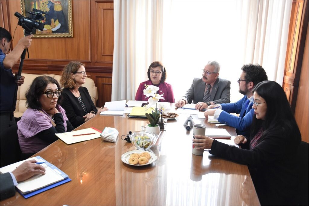 Auditoría de gestión al DIPGIS (2012)