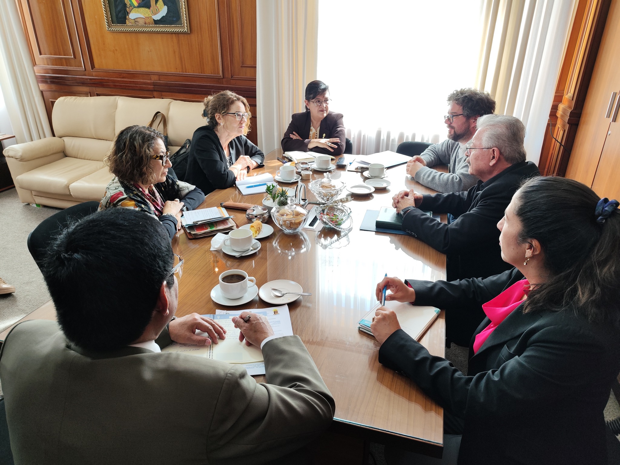 Reunión protocolar entre autoridades de la UMSA y la delegación de Asdi